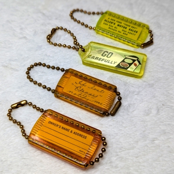 Vintage 1950's Keychain/Luggage Tags Set - of 4 Total - Picture 1 of 3